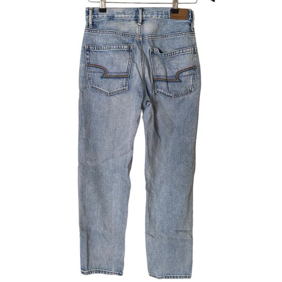 American Eagle: Regular Fit Light Wash Distressed Jeans - Picture 6 of 10